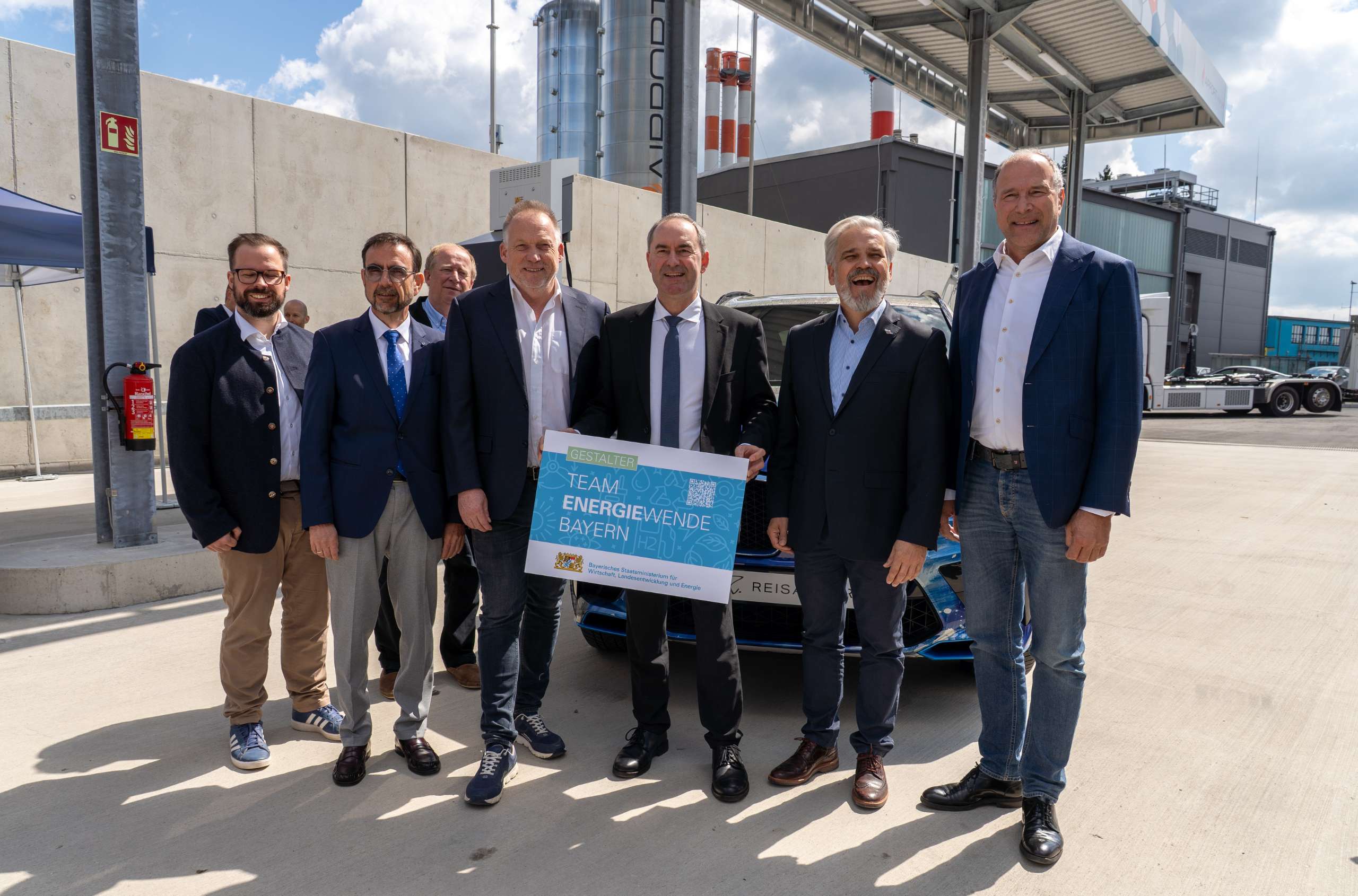 Eröffnung Wasserstoff-Tankstelle_Foto Nik Bechtle_com